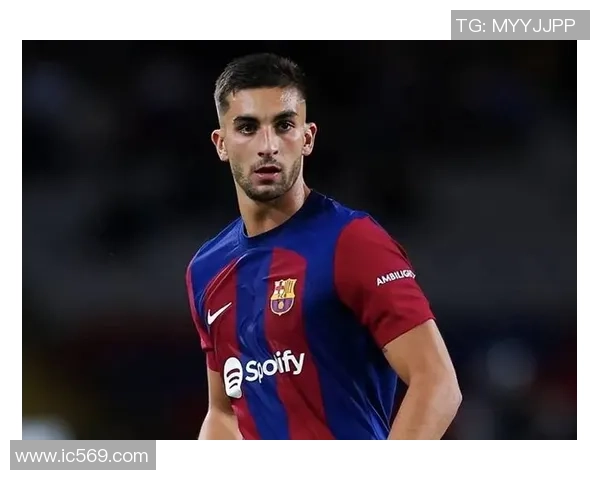 费兰最爱调侃可怜佩德里成队内开心果,场下欢笑制造机,场上“被欺负”的萌宠! 费兰最爱调侃可怜佩德里成队内开心果,场下欢笑制造机,场上“被欺负”的萌宠!