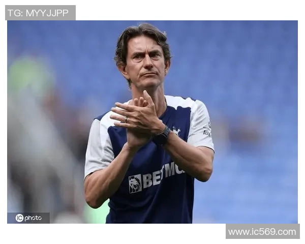 北伦敦之巅的“红白”背叛?弗兰克手滑的一杯水,为何让热刺拥趸集体破防? 北伦敦之巅的“红白”背叛?弗兰克手滑的一杯水,为何让热刺拥趸集体破防?